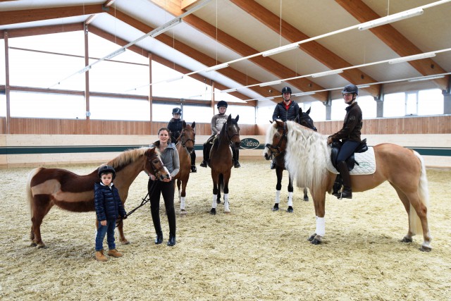 Ob groß, ob klein, ob Turnierreiter, Freizeitreiter oder einfach „nur“ Pferdefan – die neue Reitschule im Magna Racino hat für jeden ein umfassendes Pferde Erlebnis parat. © horsesportsphoto.eu