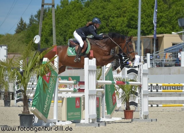 Platz eins und zwei im Happy Horse Nachwuchs Cup gingen an Lena Binder ( hier auf Lancelot TN). © Archiv / Fotoagentur Dill
