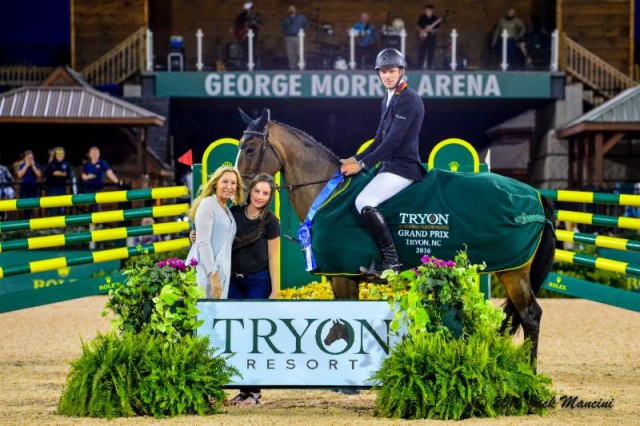 David Blake and Park Lane in their presentation ceremony with Katherine Bellissimo and Carly Dvorkin © Mancini Photos
