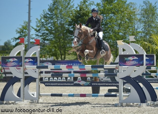 Celina Dollberger (NÖ) und Night Checker belegten Rang zwei im EQWO.net Petit Pony Grand Prix. © Fotoagentur Dill