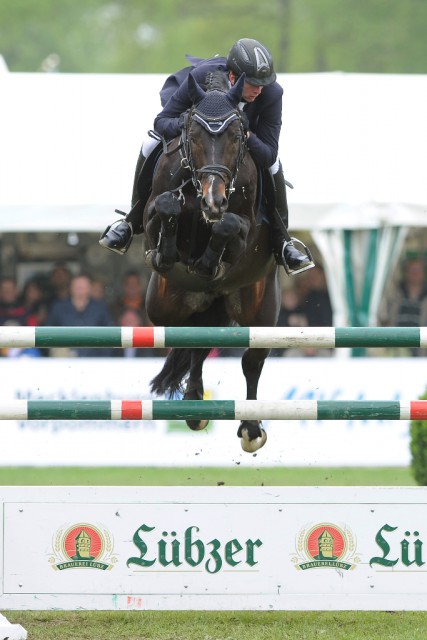 Felix Hassmann - hier mit Horse Gyms Lianos - erneuert seinen Bekanntschaft mit dem KMG Cup in Sommerstorf. © Frieler