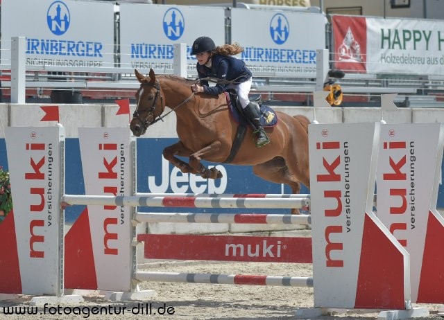 Die Sieger der zweiten EQWO.net Pony Grand Prix Qualifikation: Ludovica Goess-Saurau (B) und Lilly Vanilly. © Fotoagentur Dill