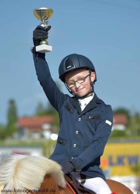 Finn Krackow (S) und Snoopy gewannen das Pony Stilspringen über 85 cm © Fotoagentur Dill