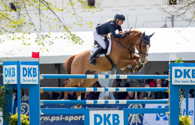 Schwedens Nicole Persson gewann mit Lexington den Großen Preis der Deutschen Kreditbank AG in Redefin. © Stefan Lafrentz