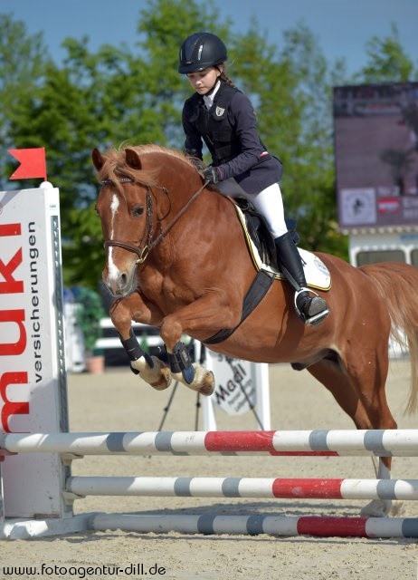 Elena Pötzelsberger (S) und My Bonsay wurden Zweite im Pony Stilspringen über 60 cm. © Fotoagentur Dill