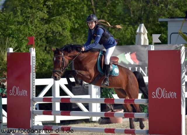 Platz drei im Pony Stilspringen über 85 cm ging an Naomi Ruth (NÖ) und Lena. © Fotoagentur Dill
