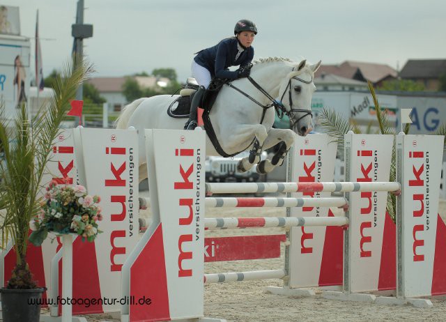 Lisa Schranz (AUT/NÖ) und Happy Mood beendetn die Junioren/Young Rider Tour powered by R34 auf Rang elf. © Fotoagentur Dill