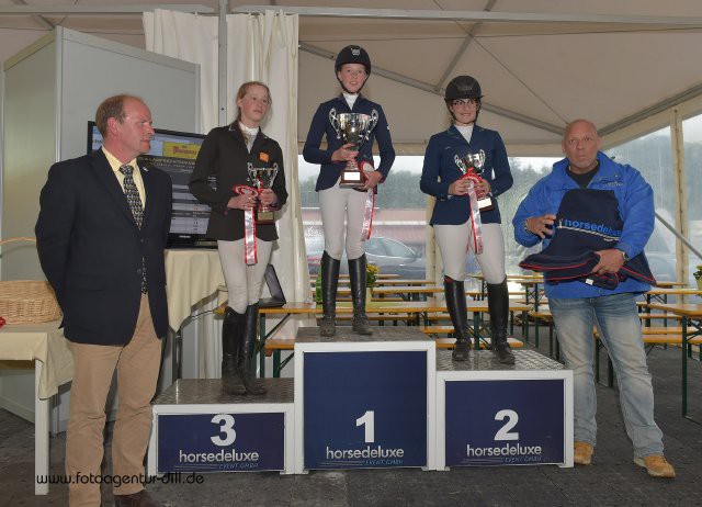 Madée Schuttenbeld, Benedetta Failla und Elike Morsink standen heute am CSIOP Pony-Podium. © Fotoagentur Dill