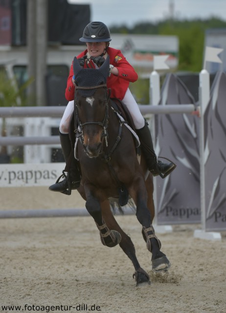 Mit Vollgas zu Rang drei im Junioren Grand Prix powered by R34: Kathrin Stolmeijer (GER) und Lilly Fee. © Fotoagentur Dill