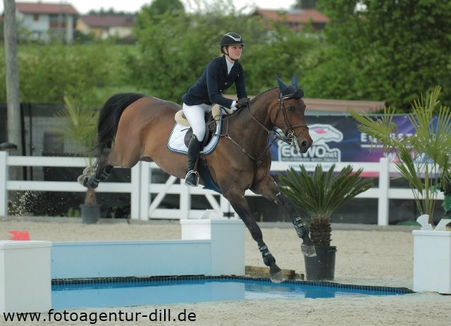 Beste Österreicherin im Young Rider Grand Prix powered by Pappas: Laura Sutterlüty (V) auf Saphir VIII. © Fotoagentur Dill