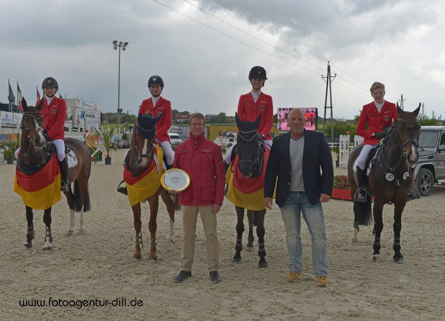 Das deutsche Pony Team holte heute Platz zwei im FEI Pony Nations Cup powered by Alpenspan. © Fotoagentur Dill