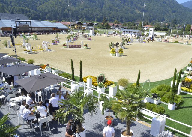 The best show-jumping riders in the world from more than 20 nations, star horses within reach and superlative international show acts – welcome to International Show Jumping at the GLOCK HORSE PERFORMANCE CENTER. © GHPC / studiohorst