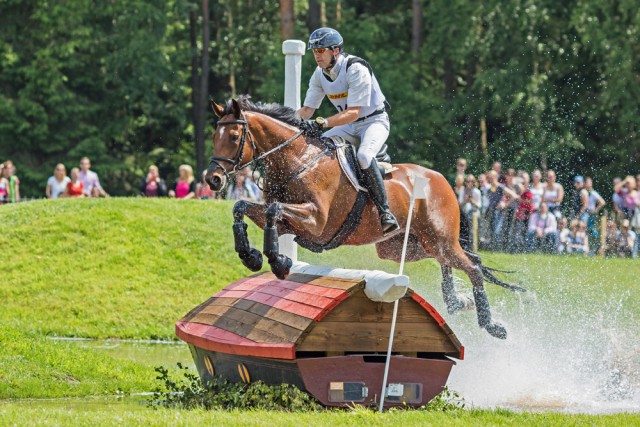 Andreas Dibowski and It’s Me XX take the lead after Cross Country at Luhmühlen (GER), penultimate leg of the FEI Classics™ 2015/2016. © Eventing Photo/FEI