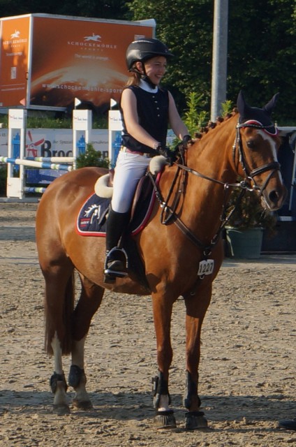 Die kleine Lea Krucso-Höcker und Merry Ley gewannen das Stilspringen. © RZ Damme