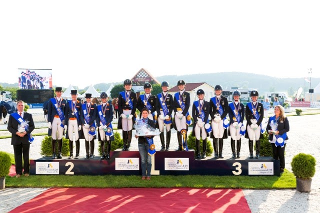 Die Teams aus den Niederlanden, Deutschland und Schweden bei der Medaillenzeremonie bei den "European Team Championships U25". © Thomas Hellmann