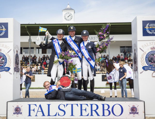 Team Sweden celebrating on the podium after clinching victory in the fifth leg of the FEI Nations Cup™ Dressage 2016 series on home ground in Falsterbo (SWE) today - Jennie Larsson, Patrik Kittel and Rose Mathisen, with Chef d'Equipe Bo Jenå in relaxed mood! © FEI/LOTTAPICTURES winning team fr Sweden fr left Rose Mathisen /Zuidenwind, Jennie Larsson / Zircoon Spring Flower och Patrik Kittel / Delaunay and chef d'equipe Bo Jenå foto:lottapictures
