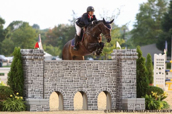 Lauren Hester and Warinde B © www.kentuckyhorseshow.com