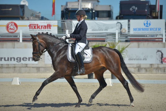 Mit Dancing Girl tanzte Alexandra Eiband (GER) zum Sieg. © Fotoagentur Dill