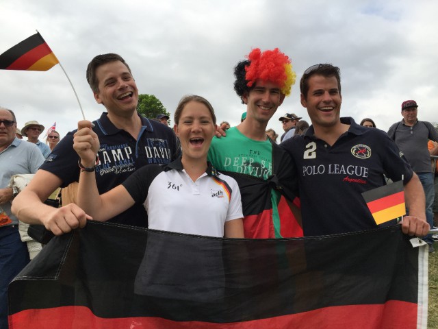 Da haben die deutschen Fans noch gejubelt, dann gab es kurze Weltuntergangsstimmung, heute im Finale mit Team-Silber und Einzel-Gold ist wieder alles gut. © EQWO.net - Ruth Büchlmann