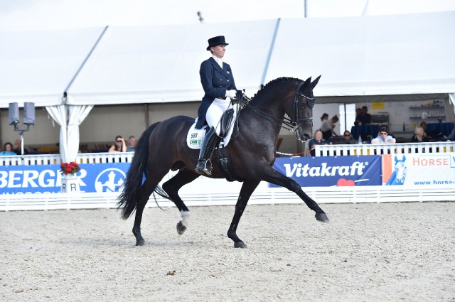Trabten schnurstracks auf Rang eins im Grand Prix de Dressage in Verden: Heuberger TSF und Anabel Balkenhol. © Stefan Lafrentz