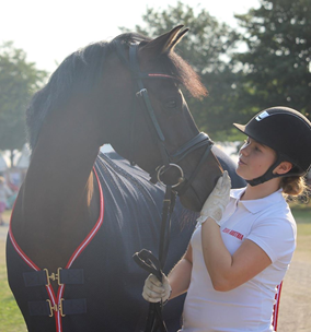 Daria Hohenwarter (T) nahm bereits an drei Europameisterschaften der Pony-Klasse teil. Dieses Jahr ist sie mit Lehmann in der Klasse Young Rider am Start. © Privat