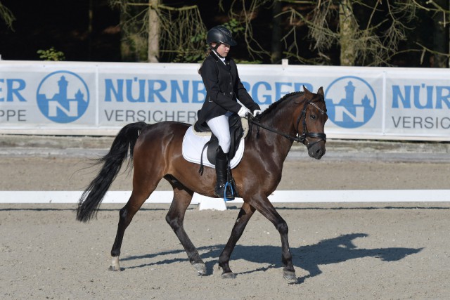 Victoria Kropfreiter war mit Kimbers Son in der lizenzfreien Klasse spitze. © Fotoagentur Dill