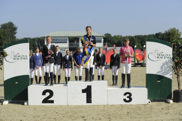 Siegerehrung in der NÖ LM Reiter4kampf Nachwuchs: Emily Graf, Viktoria Böck und Lena Anna Eitler. © horsesportphoto.eu