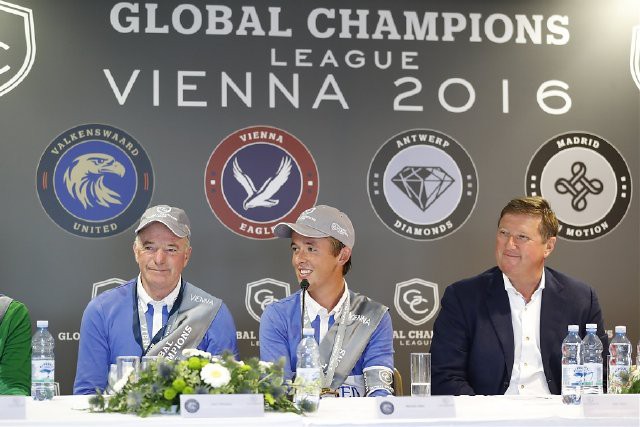 John und Bertram blödelten entspannt bei der Pressekonferenz nach der Global Champions Tour von Wien. © Stefano Grasso