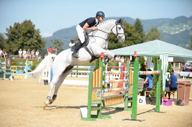 Spring-Ass Christian Rhomberg (V) sicherte sich auf Larry 186 den Grand Prix Sieg! © Sportfoto Götz