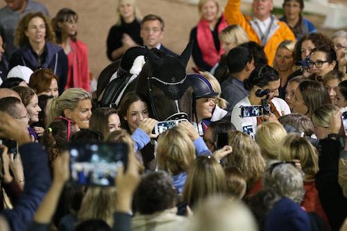 The spectators were able to come into the ring and bid farewell to the great Valegro. © Sportfot
