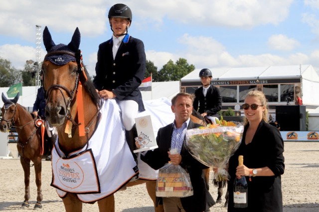 Axel Vandoore (BEL) und Bravour vd Vasquita bei der Siegerehrung. © Scoopdyga