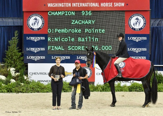 Zachary and Nicole Bailin in their championship presentation. © Shawn McMillen Photography