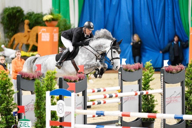 Däne gewinnt mit Holsteiner Pferd den Holsteiner Masters Zukunftspreis: Philip Loven und Lodovicus von Larimar. © Karl-Heinz Frieler