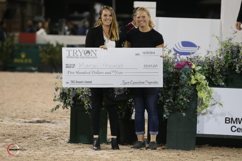 Margo Thomas accepts the Grooms' Initiative Award with Charly Miller of TIEC. ©Sportfot