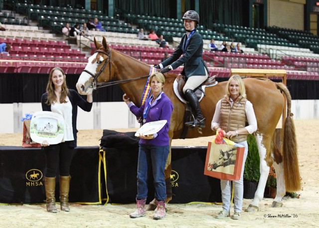 2016 Gittings Horsemanship Finals winner Lauren Rachuba aboard Aoki with 2015 winner Devan Graham, trainer Kim Rachuba-Williams, and MHSA President Jessica Lohman. © Shawn McMillen Photography