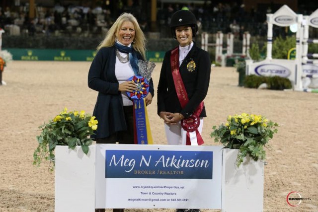 Meg Atkinson of Town and Country Realtor presents Jessica Springsteen with the Leading Lady Rider Award. © Sportfot