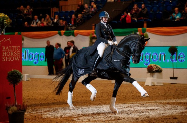 Andrea Timpe und Don Darwin schwebten im Grand Prix zum Sieg bei der Baltic Horse Show. © Stefan Lafrentz