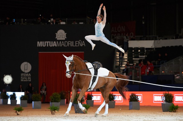 Anna Cavallaro (ITA) wins the FEI World Cup™ Vaulting series opener at Madrid Horse Week with Monaco Franze 4, lunged by Nelson Vidoni. ©Daniel Kaiser/FEI