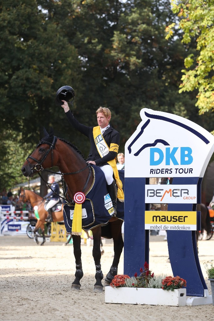 Marcus Ehning - hier mit Comme il faut - ist Rankingspitze der DKB-Riders Tour 2016 und kann in München den Gesamtsieg sichern. © Stefan Lafrentz