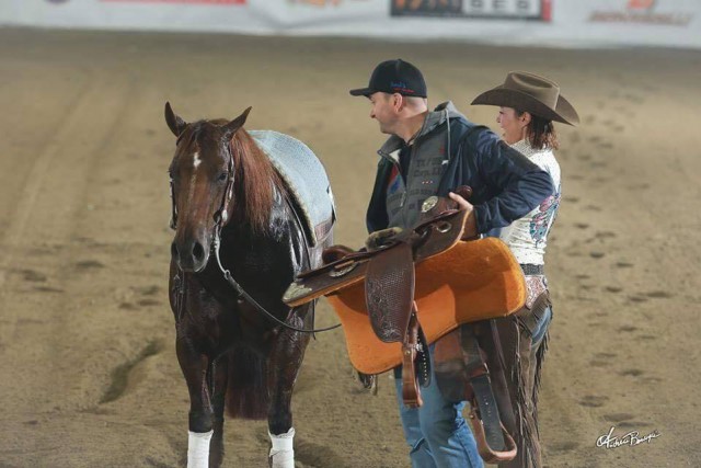 NRHA Million Dollar Rider Bernard Fonck sattelt mit seiner Frau Ann Fonck-Poels Ebony Spook ein letztes Mal ab. © Andrea Bonaga