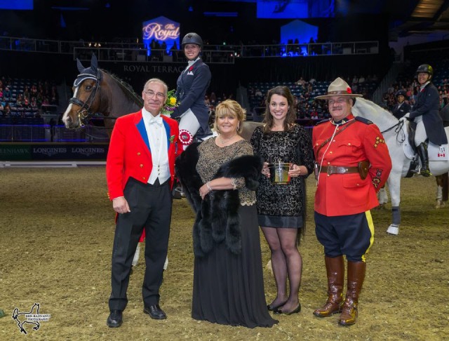 Megan Lane and Caravella are presented with the Butternut Ridge Trophy by Deborah Kinzinger Miculinic (second from left). © Ben Radvanyi Photography 