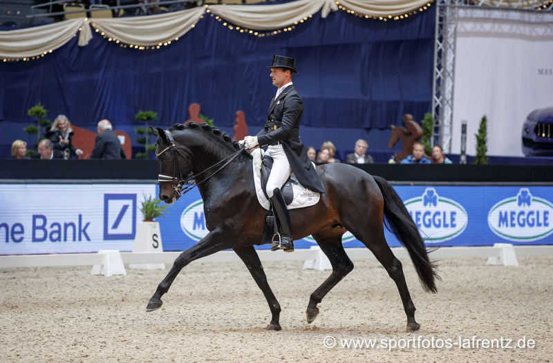 Hendrik Lochthowe auf dem imposanten KWPN Hengst Meggle´s Bosten gewann gestern Abend bei den Munich Indoors die Grand Prix Kür. © Sportfoto Lafrentz