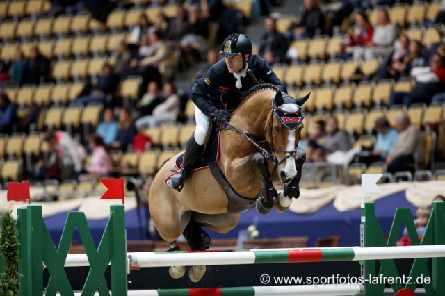 Der Brite Ben Talbot und Sacramento sicherten sich am zweiten Tag der Munich Indoors den Sieg in einer Springprüfung über 1,45 Meter. © Sportfotos Lafrentz