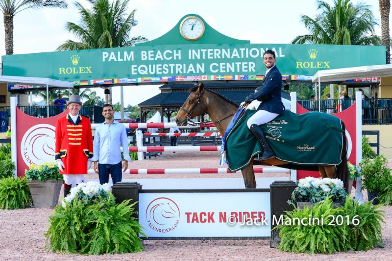 Andrade and Nokia De Brekka in their presentation ceremony with ring master Steve Rector and Amit Ramani, owner of TACKNRIDER. © ManciniPhotos