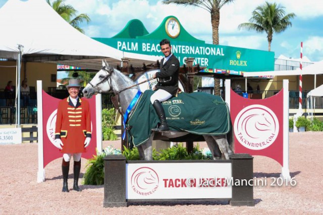 Emanuel Andrade and Dipssy in their presentation ceremony with ring master Steve Rector. © ManciniPhotos