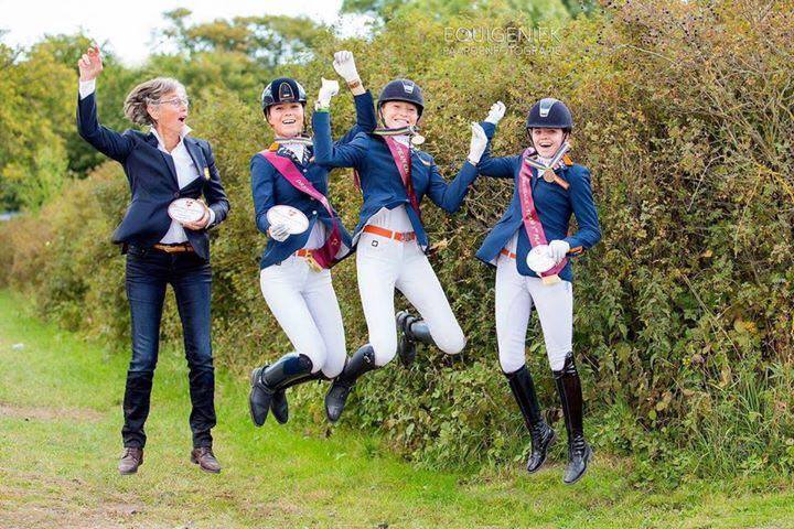 Die 65-jährige Tineke Bartels hat nach elf Jahren ihr Amt als niederländische Bundestrainerin für Pony, Junioren und Junge Reiter zurückgelegt. © facebook Academy Bartels