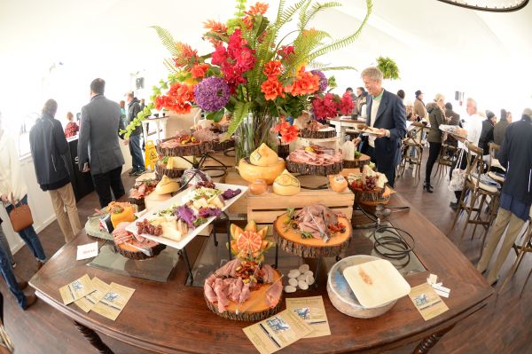 Enjoy fine dining and a superb ambience in the company of some of the greatest riders in the history of show jumping in the Taylor Harris Club at the Palm Beach Masters. © Press Release Phelps Media Group