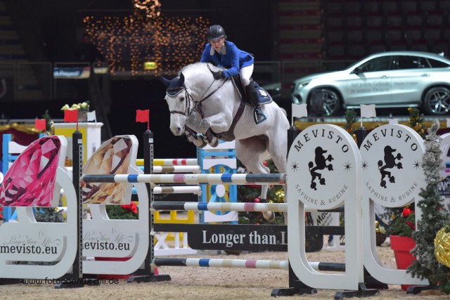 Ann-Kathrin Hergeth und Contact Me Girl heimsten drei Platzierungen in der internationalen Amateur Tour der Mevisto Amadeus Horse Indoors ein. © www.fotoagentur-dill.de