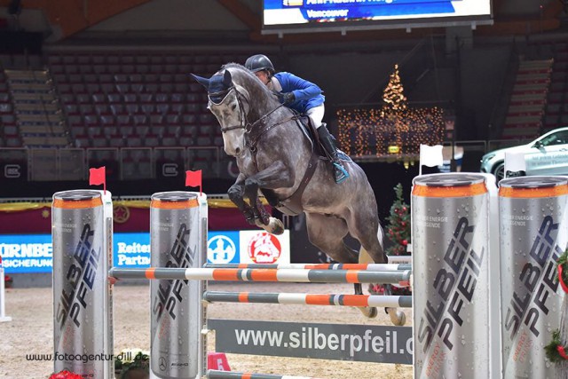 Ann-Kathrin und der sprungstarke Vancouver waren bei der Mevisto Amadeus Horse Indoors 2016 zwei Mal platziert. © www.fotoagentur-dill.de