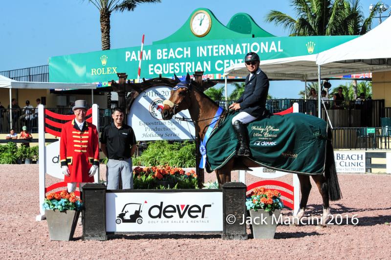 Samuel Parot and Quick Du Pottier in their presentation ceremony with ring master Steve Rector and Tony Navolio of Dever. © ManciniPhotos